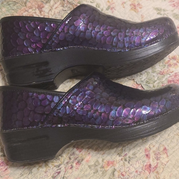 Dansko purple mermaid scale clogs - Picture 4 of 4